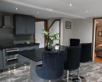 Pen-Y-Worlod Cottages - Abergavenny - Dining room