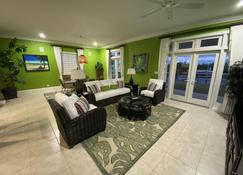Private Home On Canal - Treasure Cay - Living room