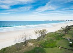 San Simeon Beachfront Apartments Tugun - Tugun - Strand