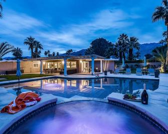 Ps Retreat: Amazing Outdoor Living And Stunning Views. The Ideal Ps Retreat - بالم سبرينغس - حوض السباحة