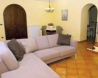 Bed and Breakfast San Francesco - Cerisano - Obývací pokoj