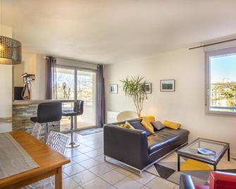 Le Clos Bellevue Appartement T3 parking + piscine - Rodez - Sala de estar