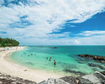 Key West Charming by AvantStay Communal Pool Gated Community Near Fort Zachary Taylor Park Week Long Stays - Cayo Hueso - Playa