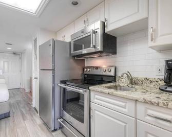 Kingfisher Inn - Murrells Inlet - Kitchen