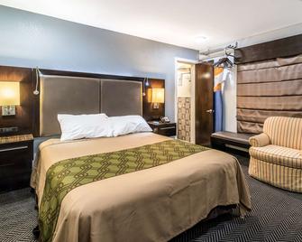 Econo Lodge - Rutland - Bedroom