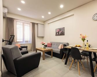 Stay Inn on Saryan 26.3 str. - Yerevan - Dining room