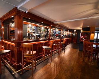 Rose and Crown Hotel - Carmarthen - Bar