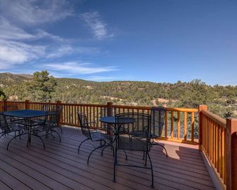 “Luxury Cabin Minutes from Zion East Entrance Views & Hot Tub” - Mount Carmel - Balcón