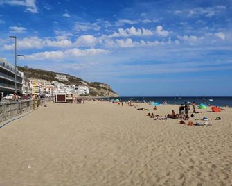 Home By The Sea - Sesimbra - Beach