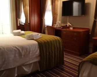 Sorrento Hotel & Restaurant - Cambridge - Bedroom