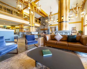 Coast Hillcrest Hotel - רבלסטוק - סלון