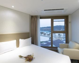 Ebenezer Hotel - Jeju City - Bedroom