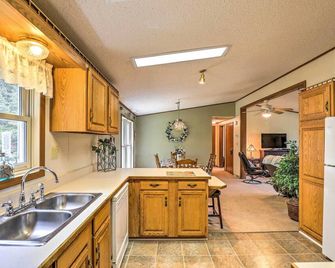 Finger Lakes Retreat W/ Sunroom, Fire Pit & Bbq! - Himrod - Kitchen