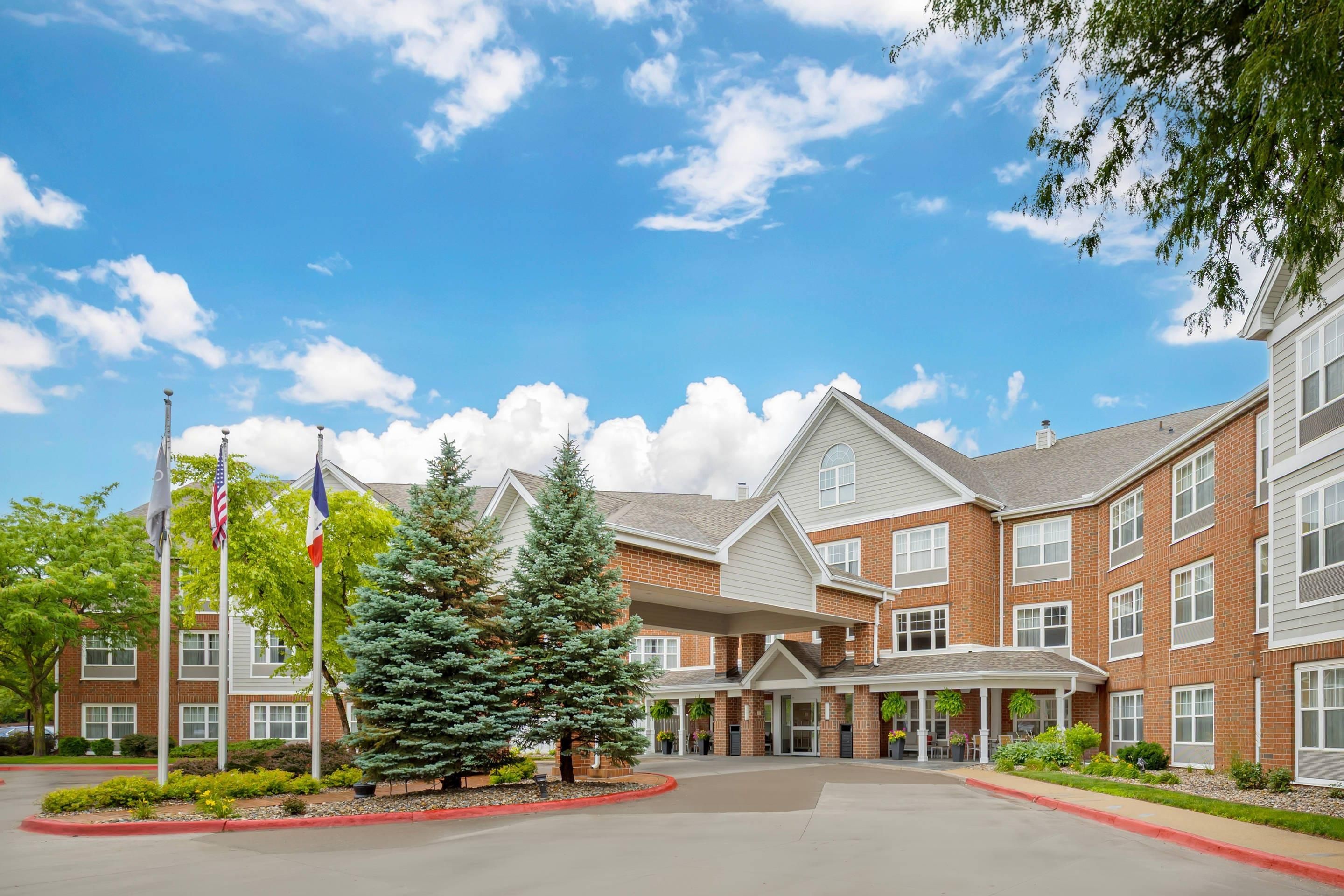 Country Inn & Suites by Radisson, Des Moines W, IA - Clive - Building