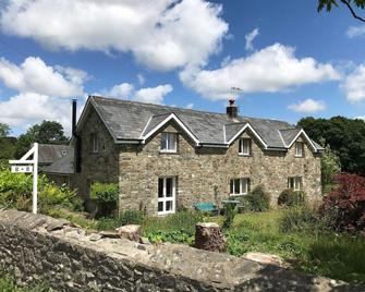 Maesyfelin Isaf B&B - Llanybydder - Edificio