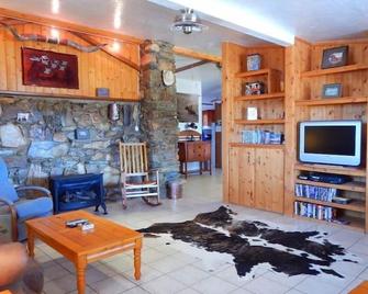 Texas Home Sweet Home: Re-Opened March 2023 - Terlingua - Вітальня