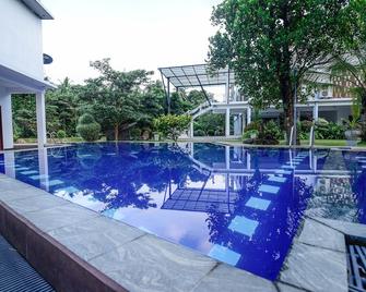 Hotel Sharmia - Ambepussa - Pool
