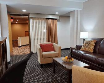 AmericInn by Wyndham Watertown - Watertown - Huiskamer