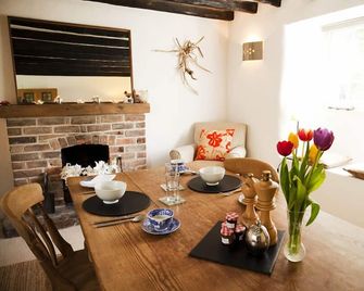 Spring Cottage B&B - Truro - Phòng ăn