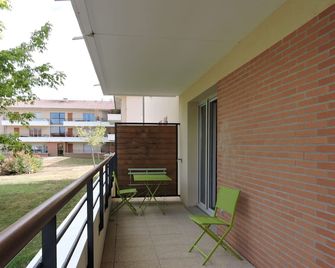 Pleasant T2 (+12 m2 terrace + parking) in Leguevin (west of Toulouse)-WIFI. - Pibrac - Balcon