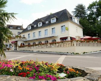 Logis Hotel Restaurant Du Commerce - Pont-d'Ouilly - Building