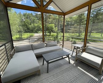 Modern Chalet Retreat | Close Stowe Mt. Resort & Village - Stowe - Balcon