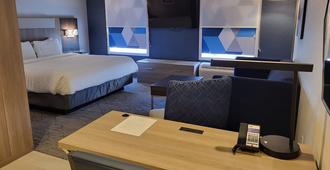 Kitchener Inn & Suites - Kitchener - Bedroom