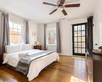 Craftsman near Downtown & Duke- Fabulous Location! - Durham - Bedroom
