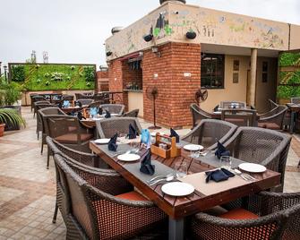 Glades Hotel - Mohali - Restaurante