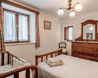 La Casina Di Nonno Loriano - Montecarlo - Camera da letto