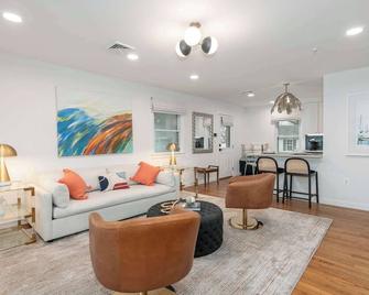 3 Bedroom St. Michaels Retreat | Walk to town - Saint Michaels - Wohnzimmer