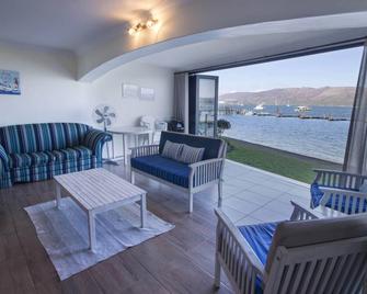 Laguna Grove Holiday Rentals - Knysna - Salon