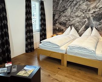 Hotel Rätia - Obersaxen Mundaun - Bedroom