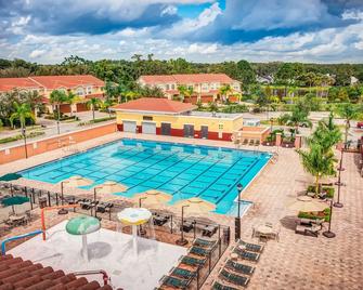 Emerald Greens Condo Resort - Tampa - Pool