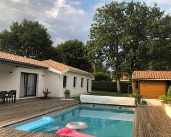 Villa Contemporaine Avec Piscine - Narrosse - Piscina