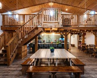 Tranquil Retreat @ The Seed Lodge: Nature, Comfort & Shared Serenity - Meaford