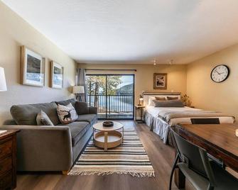 Charming Deluxe Studio w/Lake View #246 at Donner Lake Village - Truckee - Bedroom
