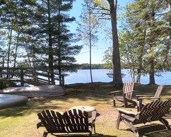 Relax & Enjoy the Northwoods on the Chain of 28 Lakes - Three Lakes - Patio
