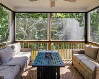 Charming Pendleton Retreat about 5 Mi to Clemson! - Clemson - Obývací pokoj