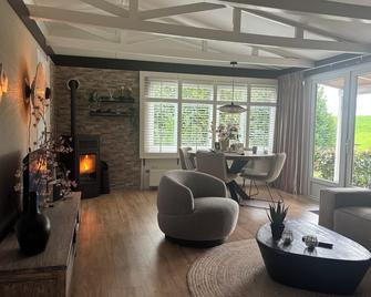 Attractive Beach Bungalow 34 on the IJsselmeer - Lemmer - Living room