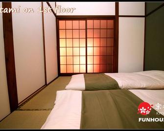 Funhouse Kaori - Mukō - Habitación