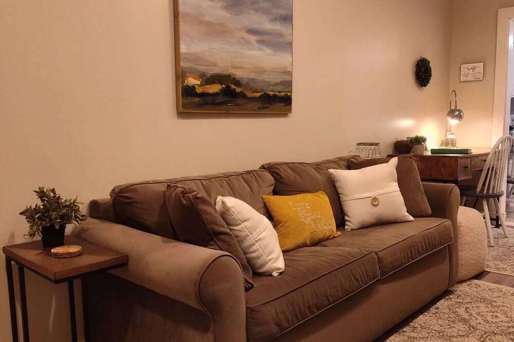 Berkshires! Dog & Family Friendly, Hot Tub, Hiking, Lakes-Swimming, Canoeing