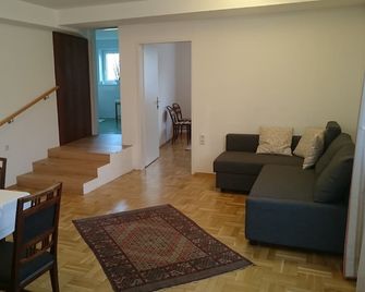 Landhaus Kügler-Eppich, Kuep Kg - Niklasdorf