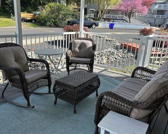 Charming Lewiston, Idaho Get-Away! Wifi, King Bed, Pet Friendly - Lewiston - Balkon