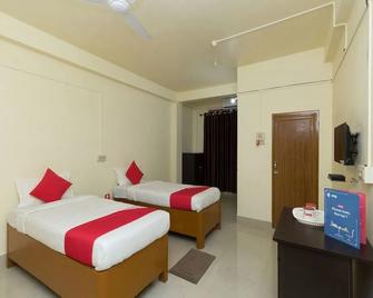 OYO 9800 Shree Krishna Guest House - Guwahati - Habitación