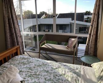 Almond House Hostel - Nelson - Balkon