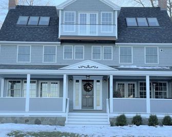 Coveted Cape Cottage home with open ocean view, and steps to private sandy beach - Cape Elizabeth - Edificio