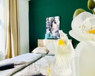 8 Fully Equipped Studio shared Apt w Terrace Margareten - Wina