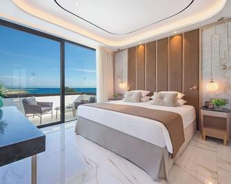 آدامز بيتش هوتل آند سبا - آيا نابا - غرفة نوم