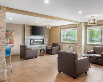 Quality Inn & Suites - Bathurst - Lobby